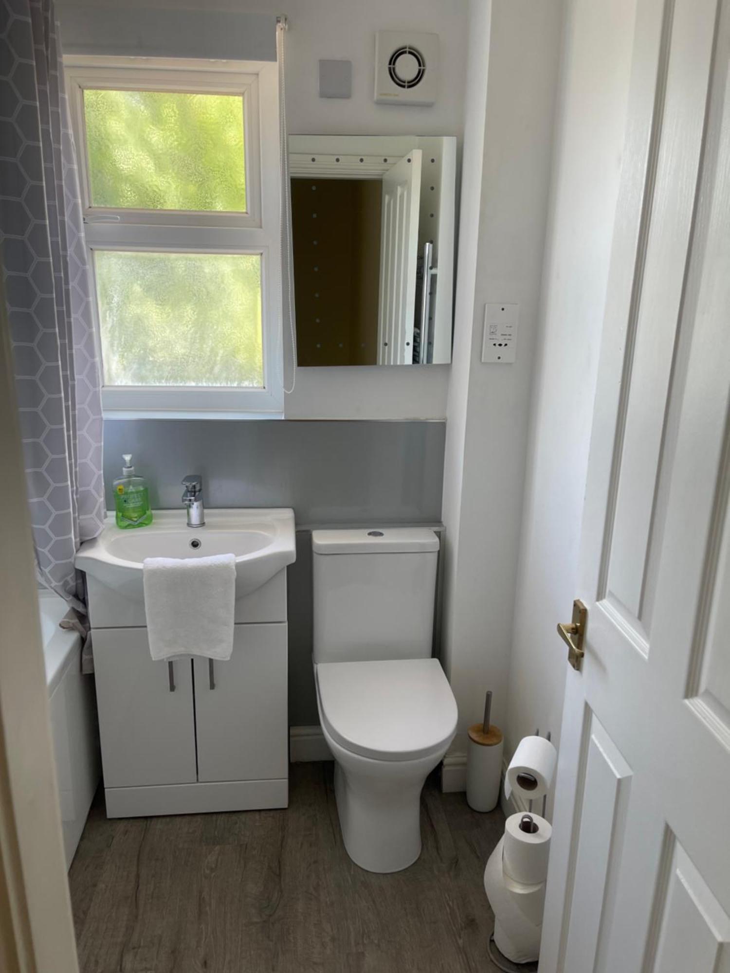 House Number 4 Sleeps Up To 4 With Smart Tvs In Every Room Wellington  Luaran gambar