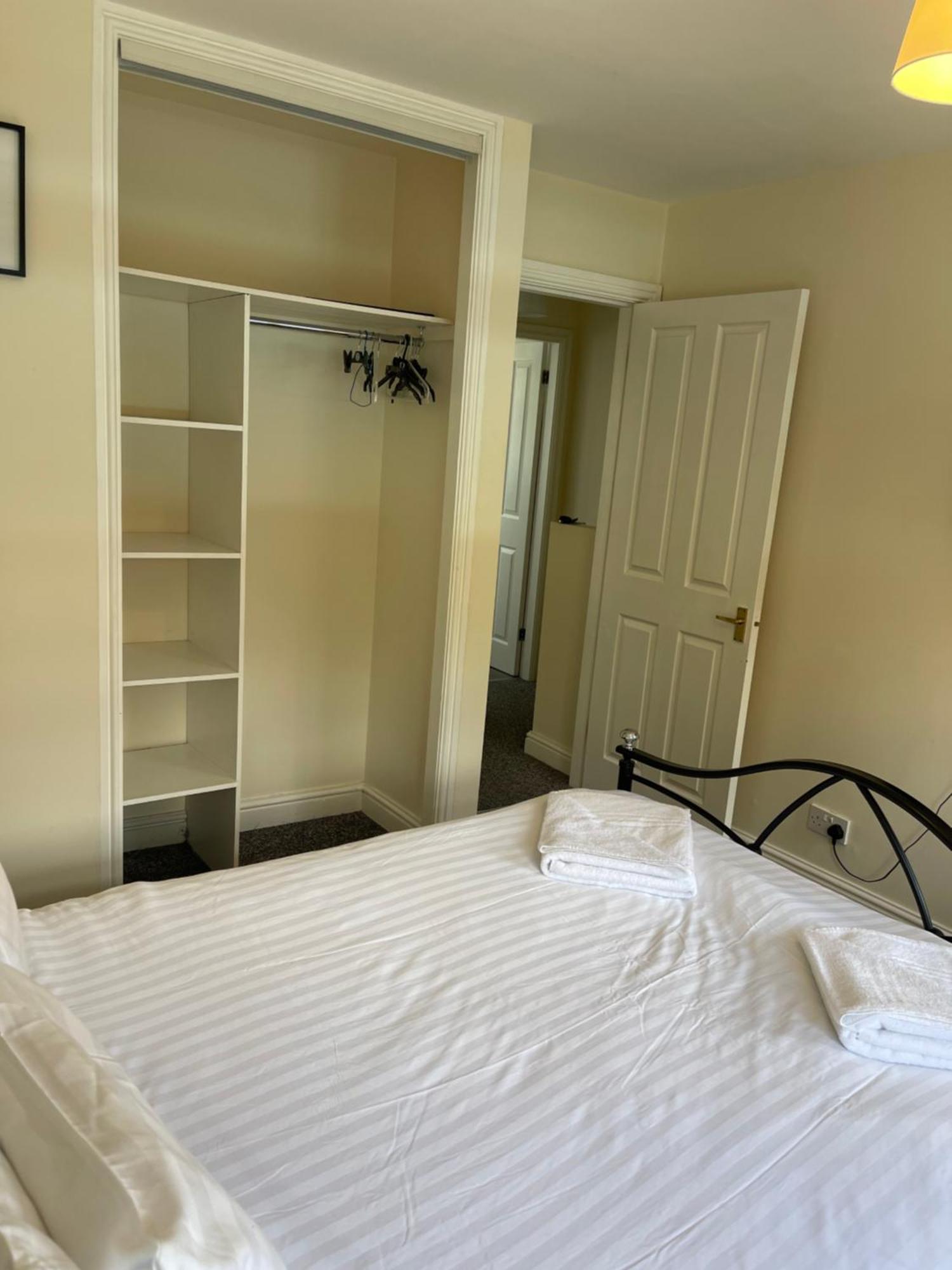 House Number 4 Sleeps Up To 4 With Smart Tvs In Every Room Wellington  Luaran gambar