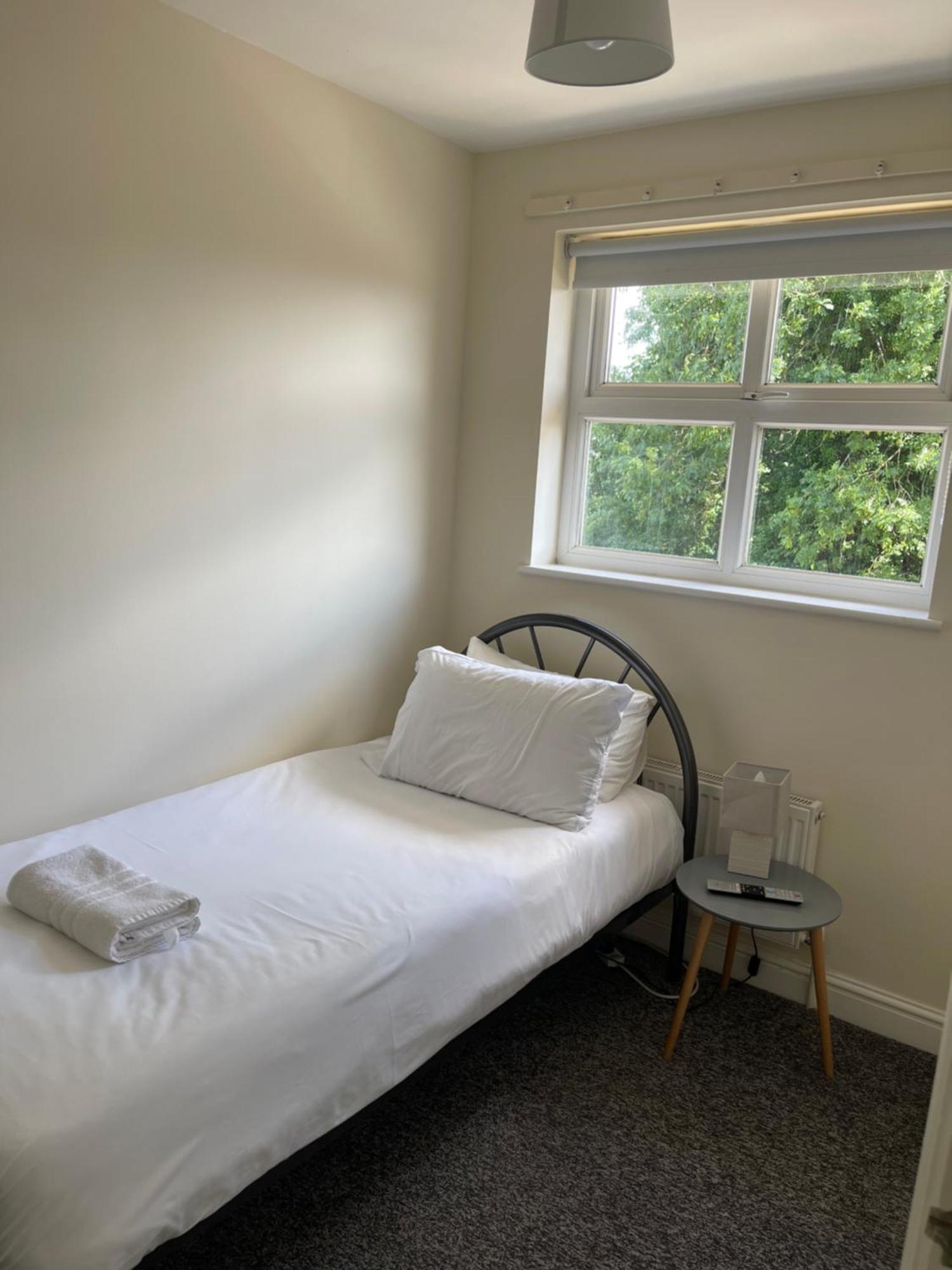House Number 4 Sleeps Up To 4 With Smart Tvs In Every Room Wellington  Luaran gambar